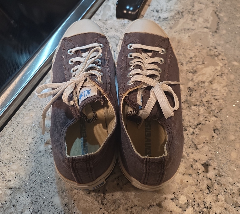 Converse Men's Size 6 Women's Size 8 Low-Top Canvas Sneakers - Gray